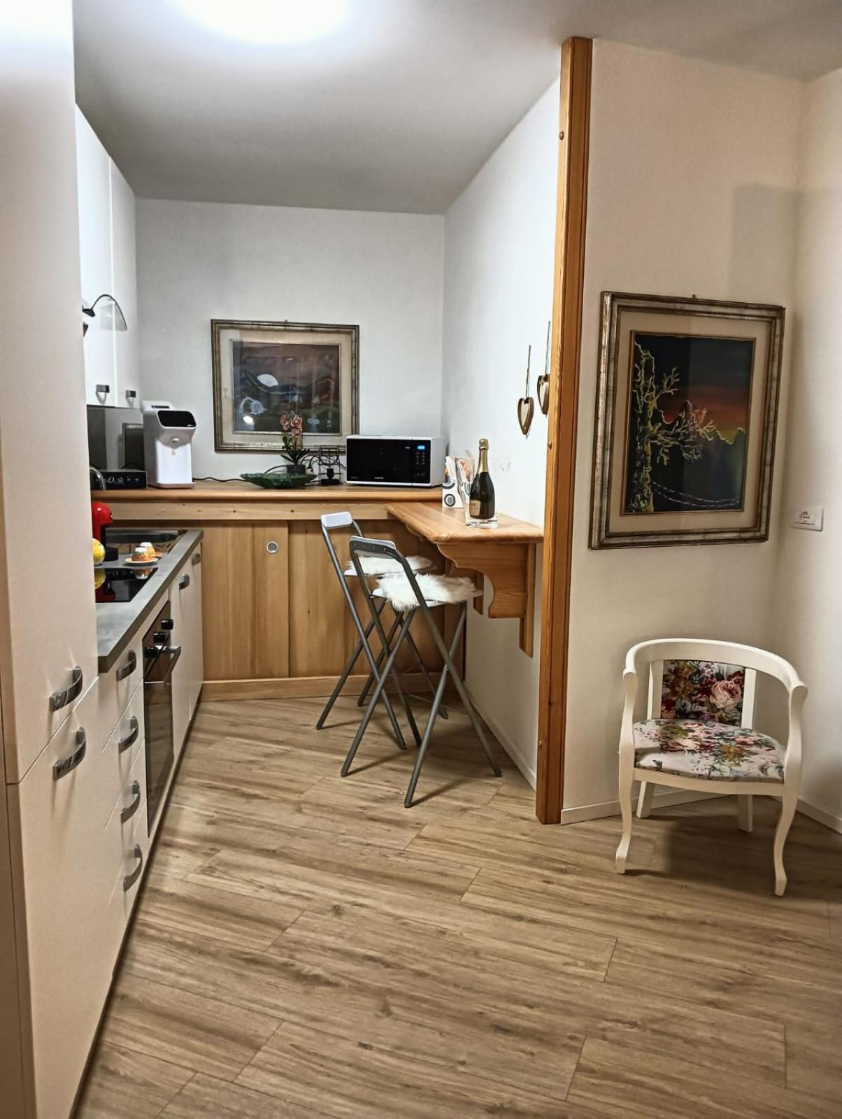 Freddie House Albiano  Bagian luar foto